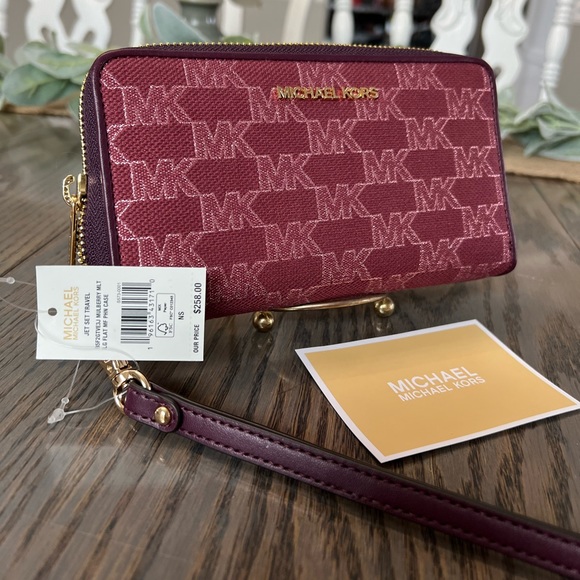 Michael Kors NEW jet set phone case/wristlet